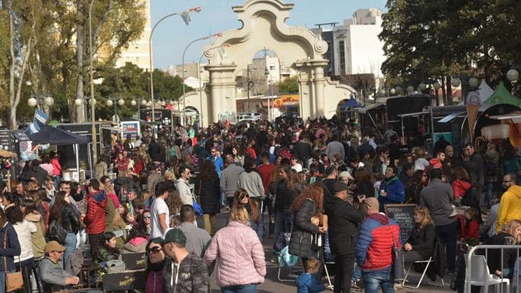 Disfrutá Bahía: paseo gastronómico y música en vivo en el Parque de Mayo
