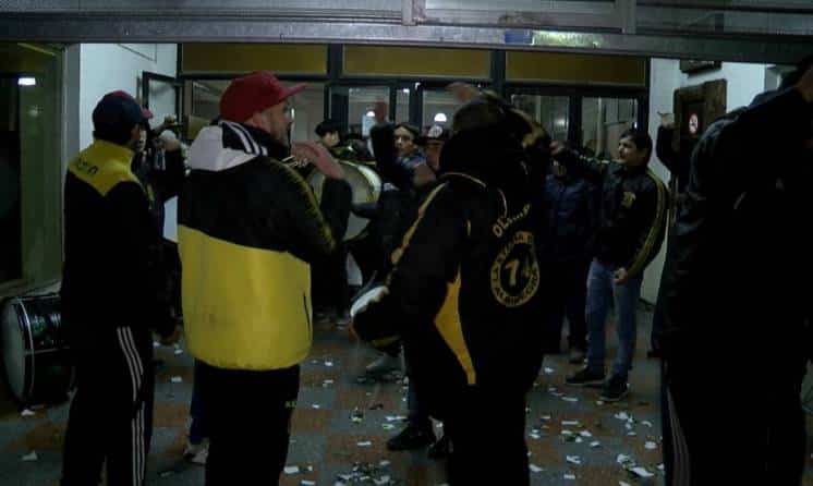 Banderazo de hinchas de Olimpo contra la dirigencia