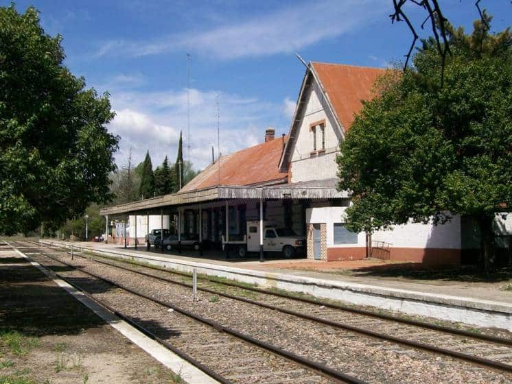 Darregueira: Desmienten el caso del perro atado en las vías del tren