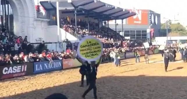 Hablaron los veganos corridos a rebencazos de La Rural