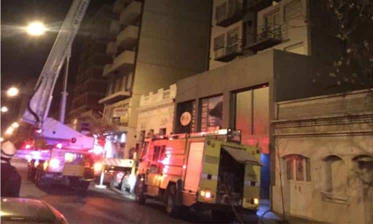 Un incendio que alarmó a un edificio céntrico y tuvo que ser evacuado