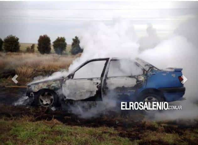 Se incendió un auto cuando circulaba por la ruta 249