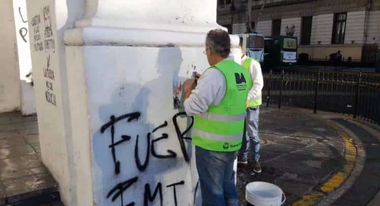 Marcha por Santiago Maldonado: costará casi $300 mil arreglar el Cabildo