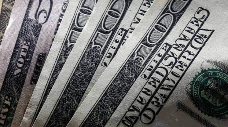 El Gobierno tiene en estudio la posibilidad de restringir la compra de dólar ahorro