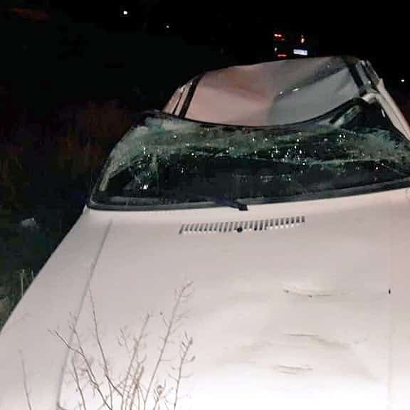 Sufrió un desperfecto en una rueda y volcó