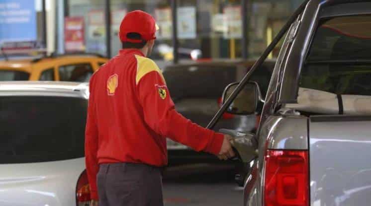 Estaciones de servicio: lanzan medidas de fuerza escalonadas contra el congelamiento de precios de los combustibles