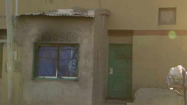 Una pelea de vecinos terminó con un apuñalado y una casa quemada