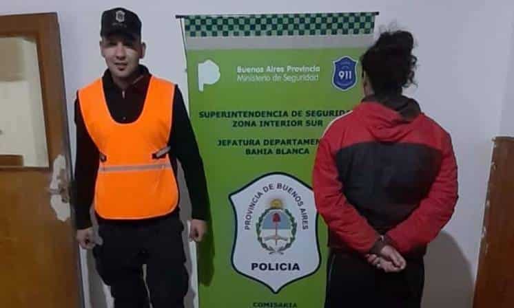 Un pitbull mordió a su hijo y el padre apuñaló al dueño