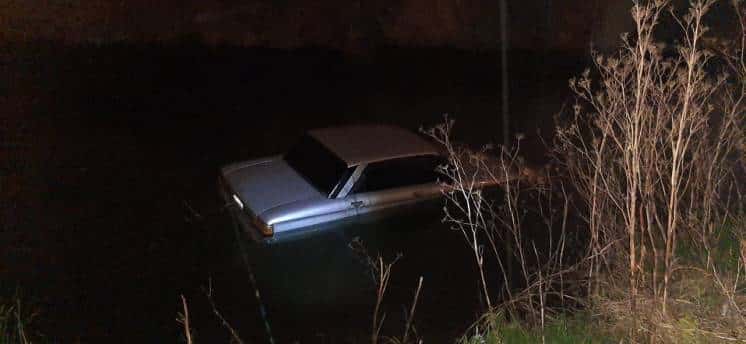 Encontraron un auto robado en el arroyo Napostá