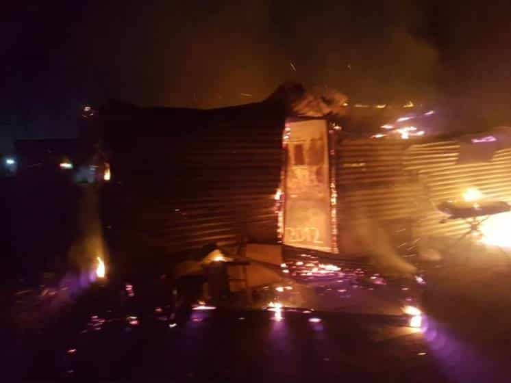 Una familia se quedó solo con lo puesto tras el incendio de su casa