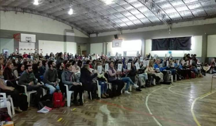 Docentes anunciaron paro nacional para mañana