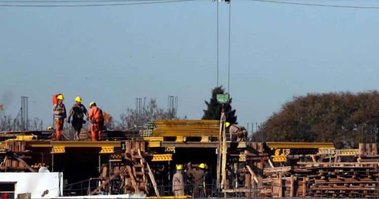La economía cayó 3,8% interanual en agosto, informó el Indec