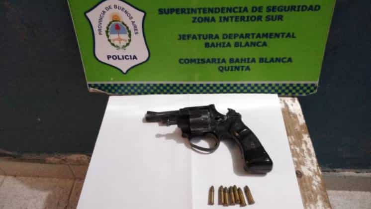 Un menor aprehendido por amenazar con un arma