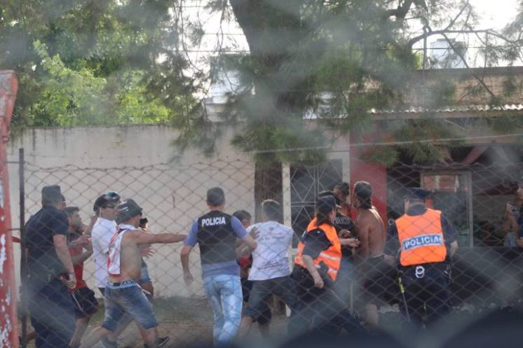 Liga del Sur: otra vez la violencia suspendió un partido