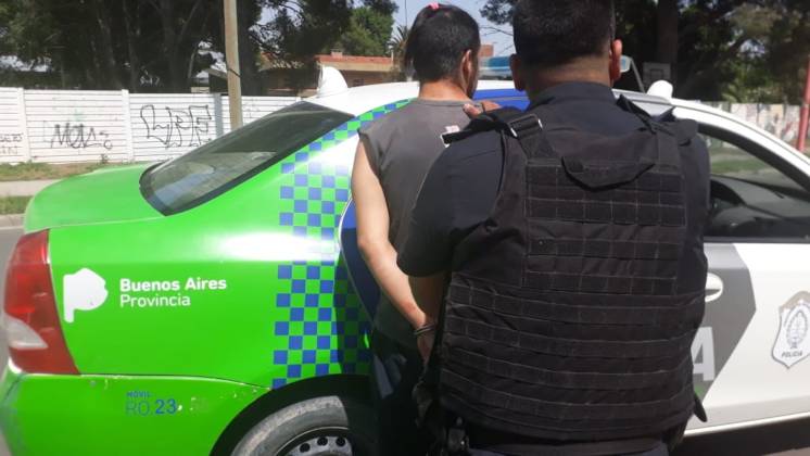 Quedaron detenidos tras golpear a un hombre que les robó