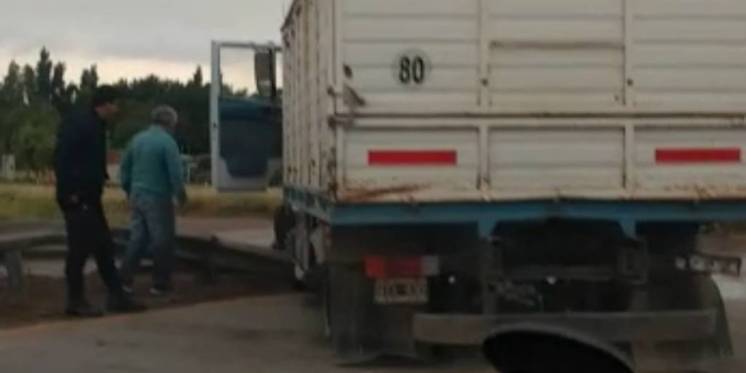 Un camionero perdió el control y chocó en la autopista Bahía Blanca-Punta Alta