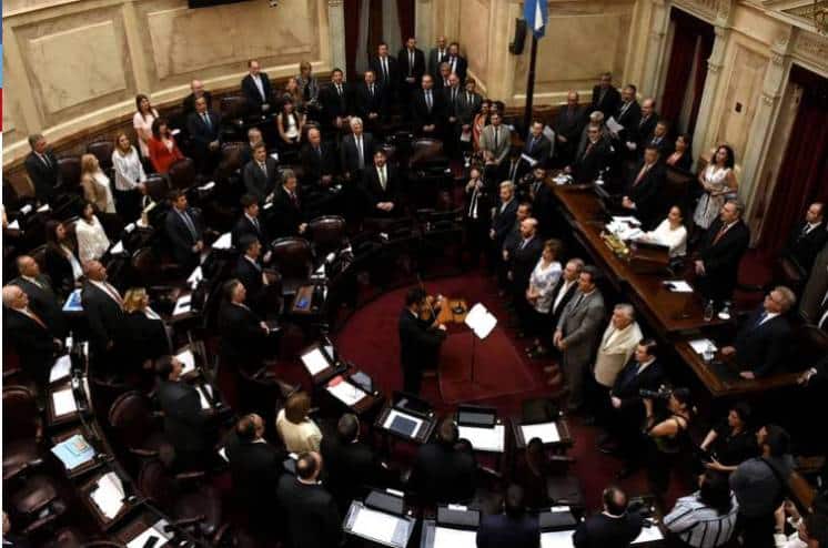 A las apuradas por un corte de luz, juraron los 24 senadores electos