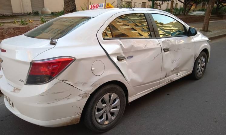 Un chofer de taxi dio positivo en alcoholemia tras un choque