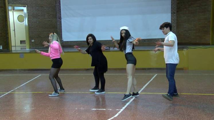 Alumnos de la media N°3 preparan un concurso de talentos