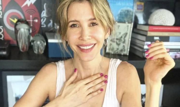 El vestido de Guillermina Valdes que desde lejos no se ve: hay que mirarlo de cerca porque no es lo que parece