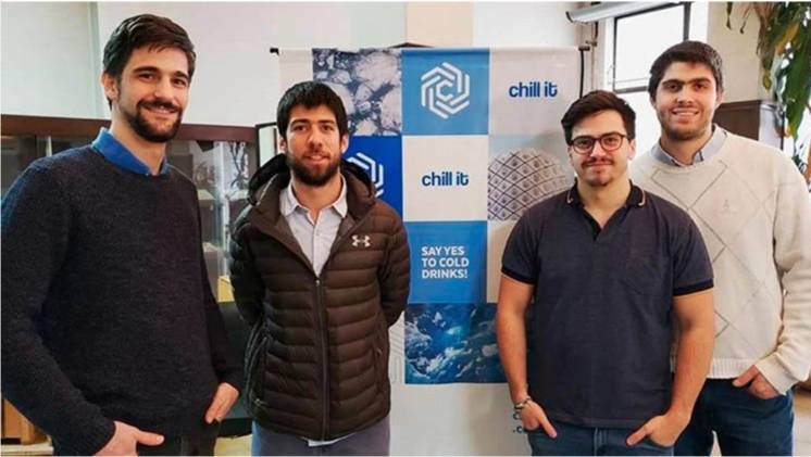 Cinco argentinos crearon una máquina que enfría bebida en segundos