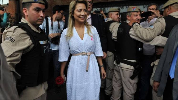 Fabiola Yáñez hizo su saludo de fin de año vestida con su prenda fetiche