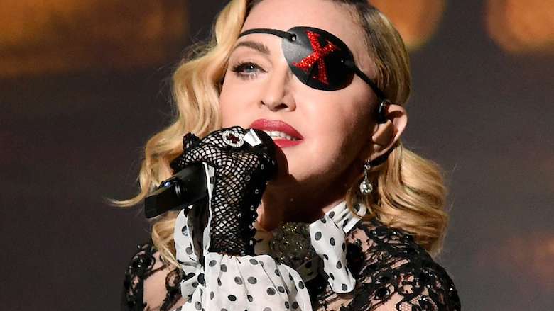 Preocupación por la salud de Madonna: desmejorada y caminando con un bastón