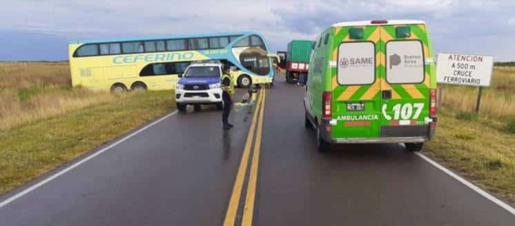 Un colectivo quedó atravesado en la ruta 3 y generó una larga hilera de autos