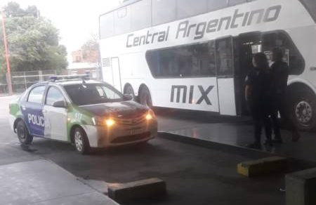 Una bala perdida rozó a un pasajero en la terminal de ómnibus