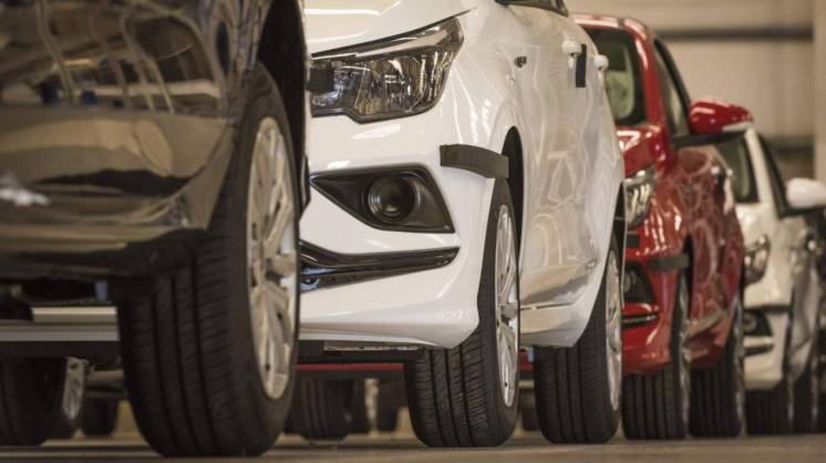 Mejora la venta de autos usados en medio de una baja de precios en las concesionarias y la reducción de tasas