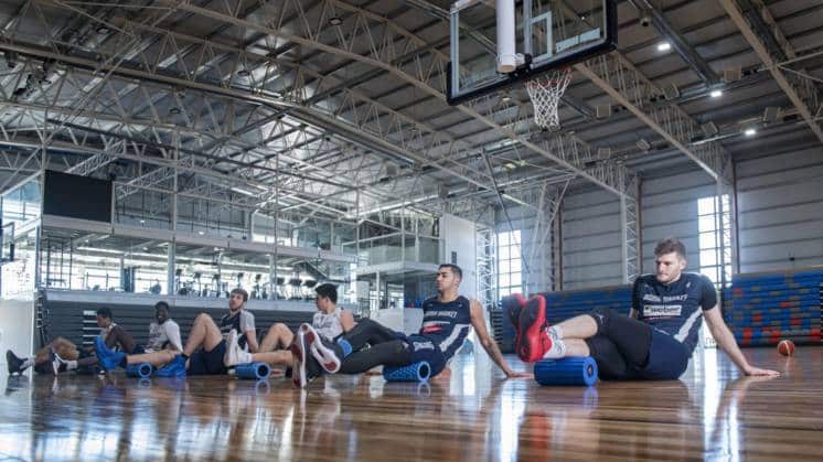 Dow Center: Bahía Basket comenzó a entrenar en su nueva casa