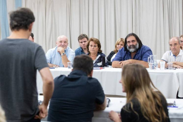 Kicillof convocó a los docentes y estatales bonaerenses a rediscutir paritarias la próxima semana