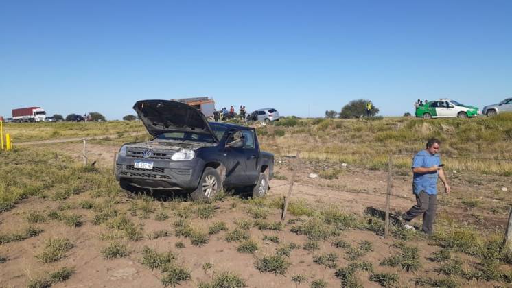 Ruta 22: cruzó la ruta y chocó con un auto que venía de frente