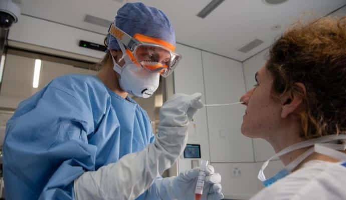 Proponen otorgar beneficios al personal de salud y de seguridad