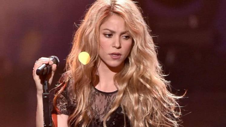 Shakira detuvo la producción de su línea de perfumes para hacer alcohol en gel