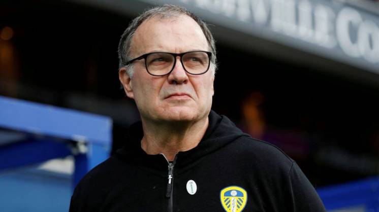 Marcelo Bielsa ofreció reducir su sueldo para que los empleados del club no pierdan su empleo