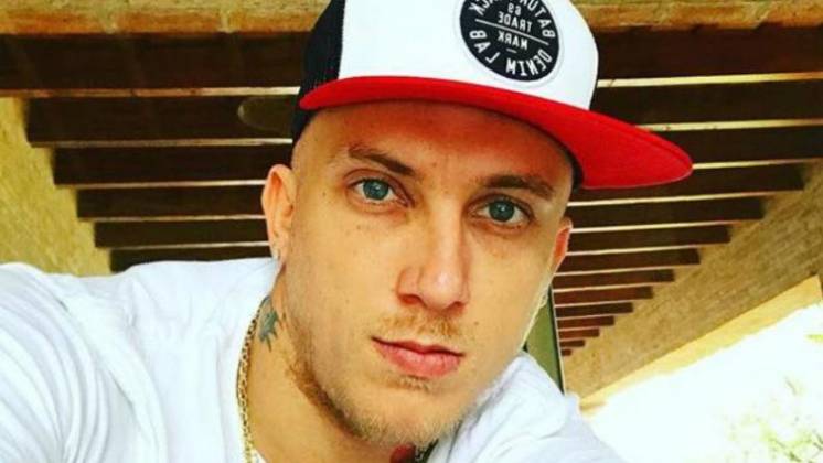 El Polaco publicó la primera foto de la carita de su beba: “Ella es Abril”