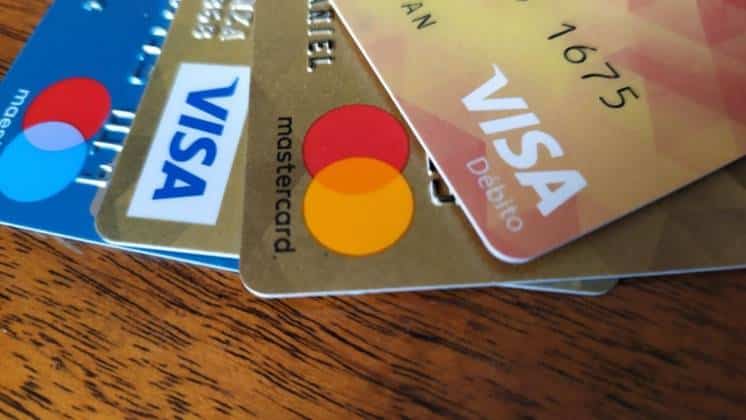 Tarjetas de crédito: Hay que frenar el débito para que el pago se postergue
