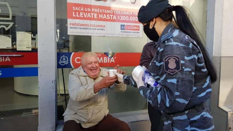 Policías solidarios en medio de la pandemia