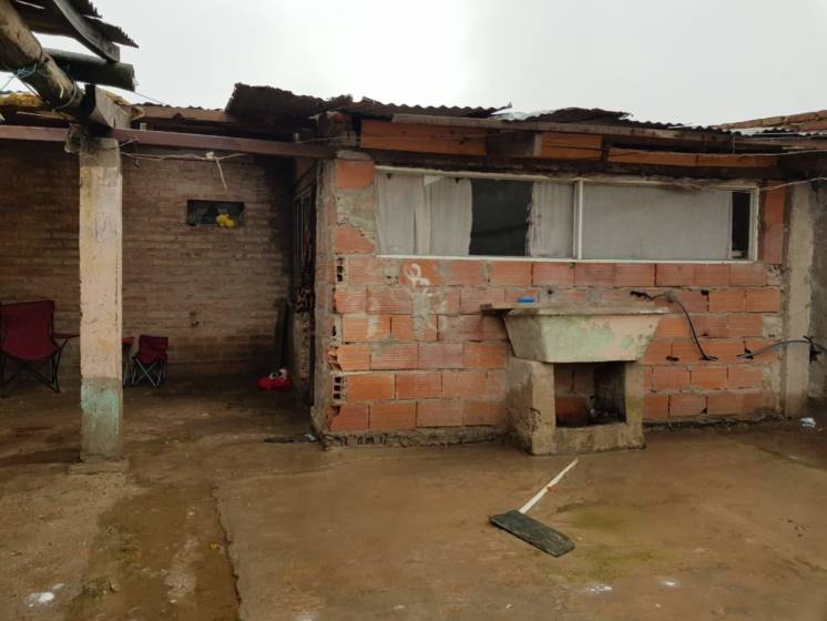Por las fuertes lluvias se les inundó la casa y debieron ser evacuados