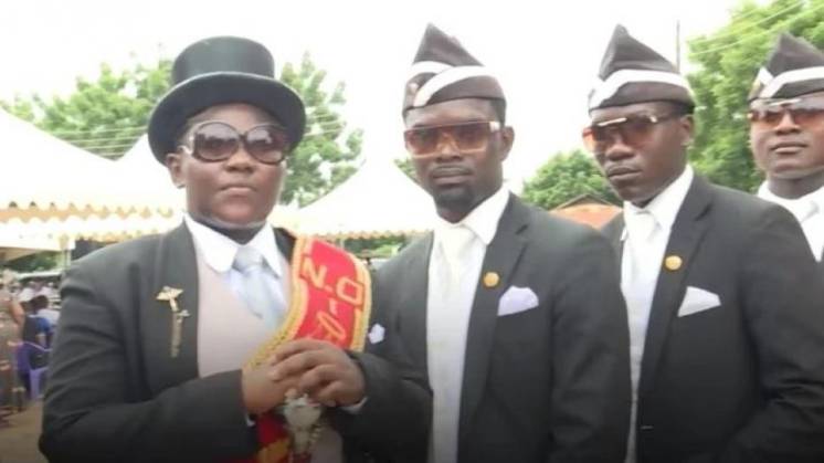 Benjamin Aidoo, el creador del baile con el ataúd en Ghana que se volvió viral: “Si nos invitan al Bailando vamos a ir”