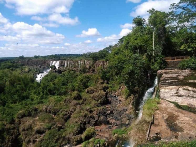 Las Cataratas del Iguazú, sin gente ni agua por las sequías
