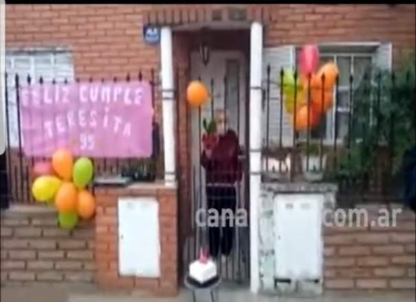 Punta Alta: Cumplió 95 años y el barrio lo festejó