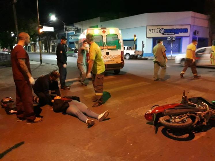 Motociclista herida tras chocar contra una camioneta