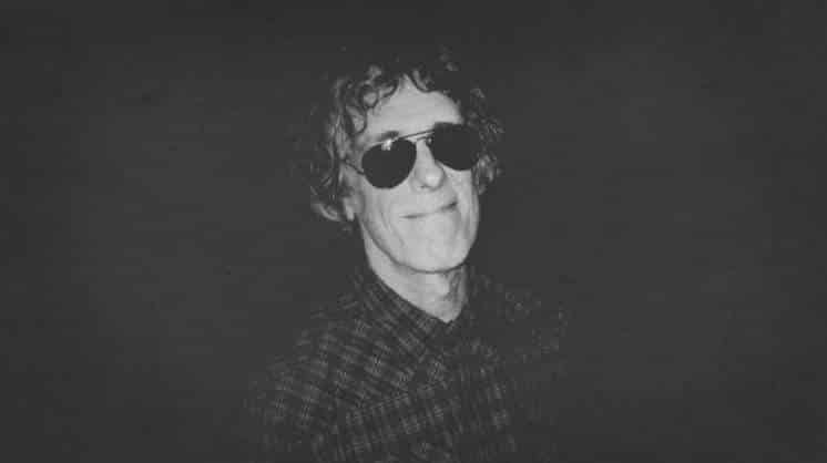 Tres recomendados para la cuarentena: la conmovedora bio de Spinetta, el regreso de Louis C.K. y los textos de Quintín