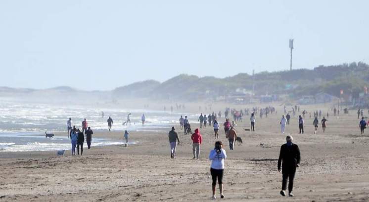 Caminar y correr en la playa