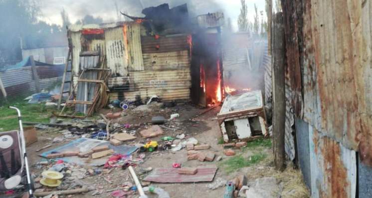Incendio en precaria casa del barrio Tierras Argentinas