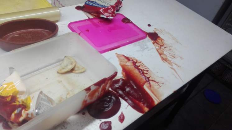 Entraron a robar, rompieron y hasta se hicieron sandwichitos en un restaurante bahiense