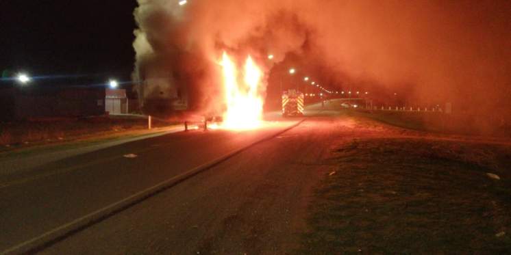 Se incendió parte de la carga de un camión
