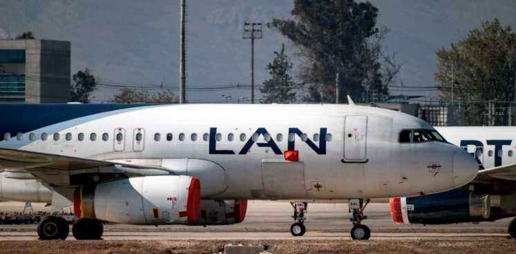 Se agrava la situación de LATAM: suspendió los pagos de dividendos y en Argentina la intiman a abonar los sueldos